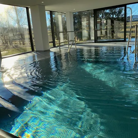 Koenigs Mit Pool Шлухзее