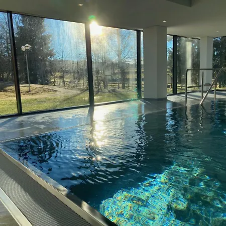 Koenigs Mit Pool Шлухзее