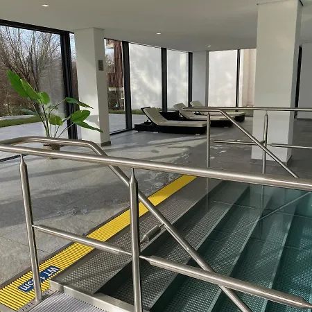 Koenigs Mit Pool